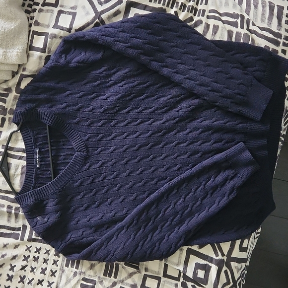 Brandy Melville V-Neck Navy Blue Sweater - Picture 1 of 4